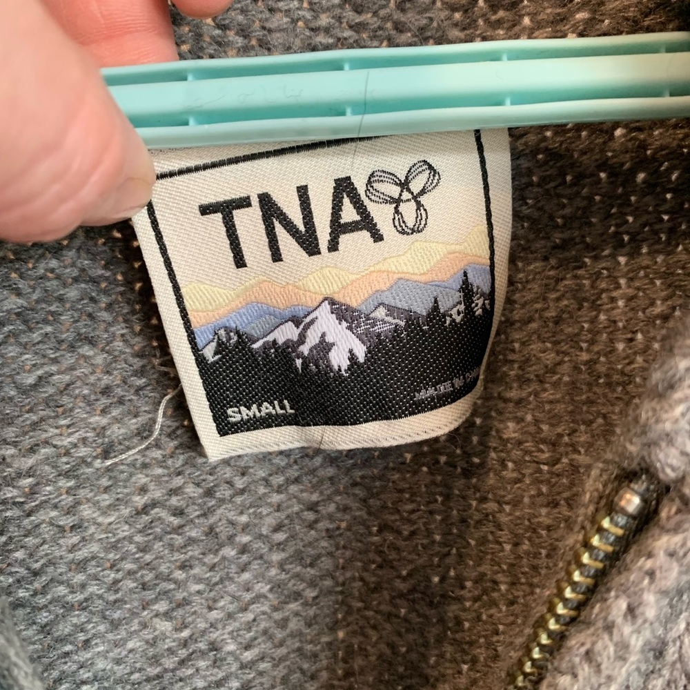 Aritzia TNA | Sea to Sky 100% Lambswool Zip Up Sweater - Picture 8 of 9